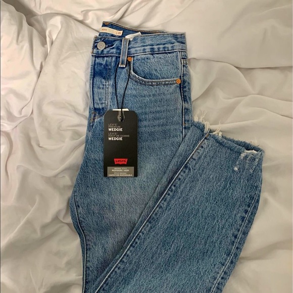 Levi wedgie jeans - Picture 3 of 3